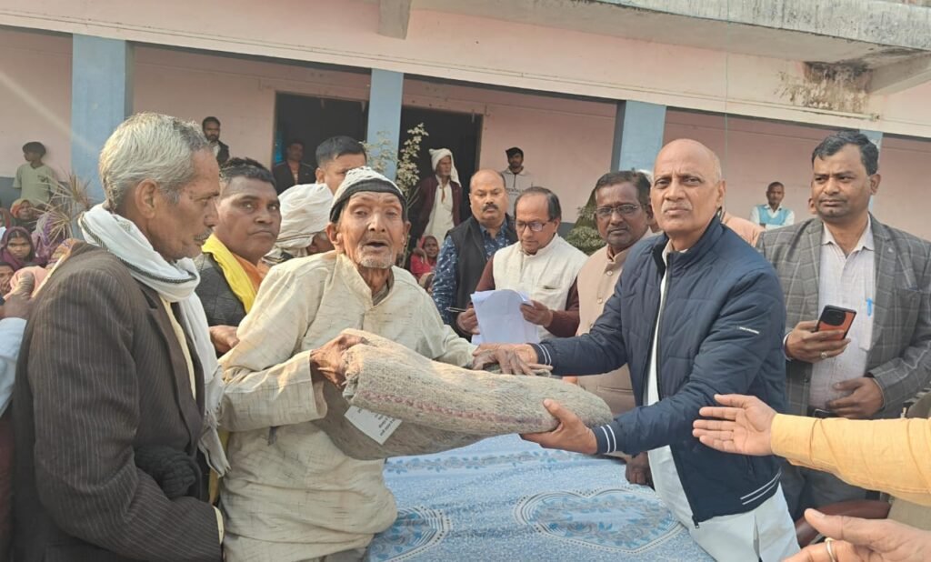 विधायक कम्बल वितरण