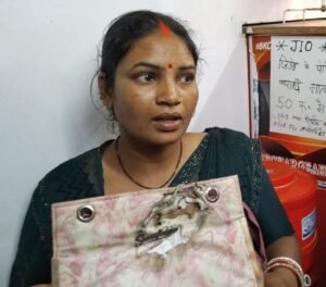 अपराधियों के हौसले बुलंद: गोला में ‘टप्पेबाज़ी’ की बड़ी वारदात, मायके से ससुराल जा रही महिला से लूटे डेढ़ लाख के गहने; सीसीटीवी खंगाल रही पुलिस