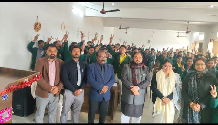 परीक्षा तनाव मुक्त कार्यशाला: एलपीएम पब्लिक स्कूल में छात्रों ने सीखा सफलता का मंत्र, आत्मविश्वास से जीतेंगे बोर्ड की जंग