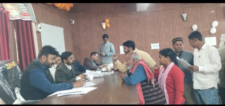 जनता की अदालत: ‘संपूर्ण समाधान दिवस’ में उमड़ी फरियादियों की भारी भीड़, एसडीएम ने दिए त्वरित निस्तारण के निर्देश