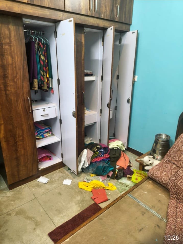 खौफ की रात: रामपुर गडरी में ‘चोरी की वारदात’ से हड़कंप, शातिर गिरोह ने एक ही रात में चार बंद घरों को खंगाला