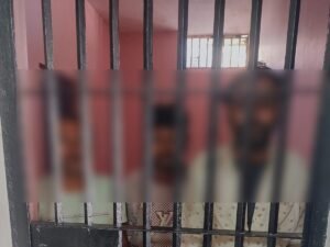 पशुतस्करों के खिलाफ गगहा पुलिस का बड़ा एक्शन: चेकिंग के दौरान तीन धरे गए, पिकअप और बाइकों के साथ गोवंश बरामद