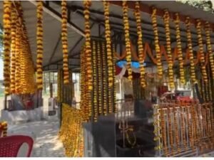 भक्ति की अविरल धारा: प्राचीन ‘झारखंडी नाथ मंदिर’ में गूँजा हरे राम नाम संकीर्तन, रविवार को होगा विशाल भंडारा