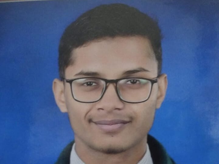 मेहनत का मीठा फल: नुआंव के विनीत ने अर्जित की जेईई मेन्स सफलता, बधाई देने वालों का लगा तांता