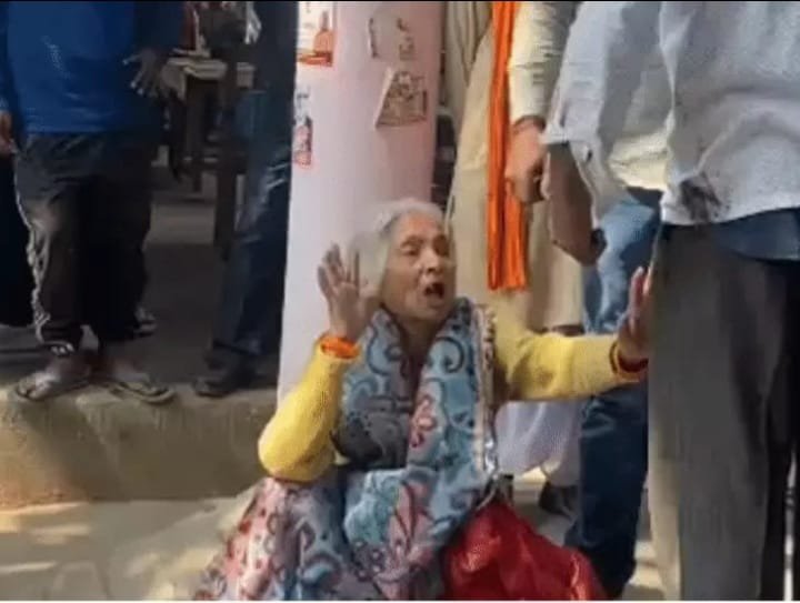 गोला तहसील परिसर में माँ की वसीयत को लेकर भाइयों के बीच जमकर मारपीट: मर्यादा तार-तार, वीडियो सोशल मीडिया पर वायरल