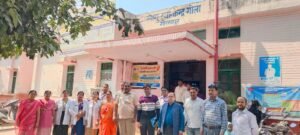 स्वास्थ्य सुविधाओं की कसौटी पर CHC गोला: SRM टीम ने परखीं व्यवस्थाएं, लेबर रूम से लेकर ओपीडी तक का किया गहन निरीक्षण, स्वच्छता पर दिया जोर