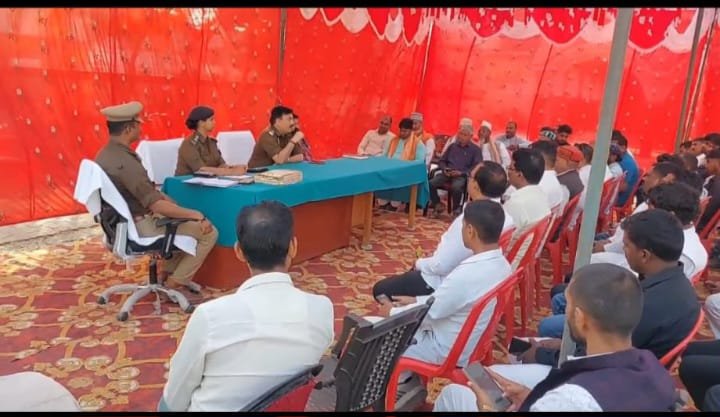 भाईचारे के साथ मनाएं त्योहार: बेलघाट थाने पर ‘पीस कमेटी की बैठक’ संपन्न; एसपी साउथ ने कहा- अफवाह फैलाने वालों की खैर नहीं