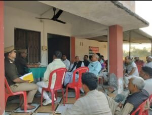 अमन-चैन के लिए प्रशासन की पहल: जानीपुर चौकी पर ‘पीस कमेटी की बैठक’ संपन्न; त्योहारों पर सौहार्द बिगाड़ने वालों के खिलाफ पुलिस का कड़ा रुख