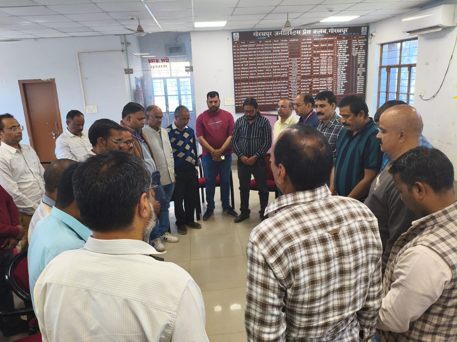 कलम के सिपाही को अंतिम सलाम: ‘श्रद्धांजलि’ सभा में रो पड़ा समूचा पत्रकार जगत; गोरखपुर प्रेस क्लब में दो मिनट का मौन रख दिवंगत साथी को किया याद