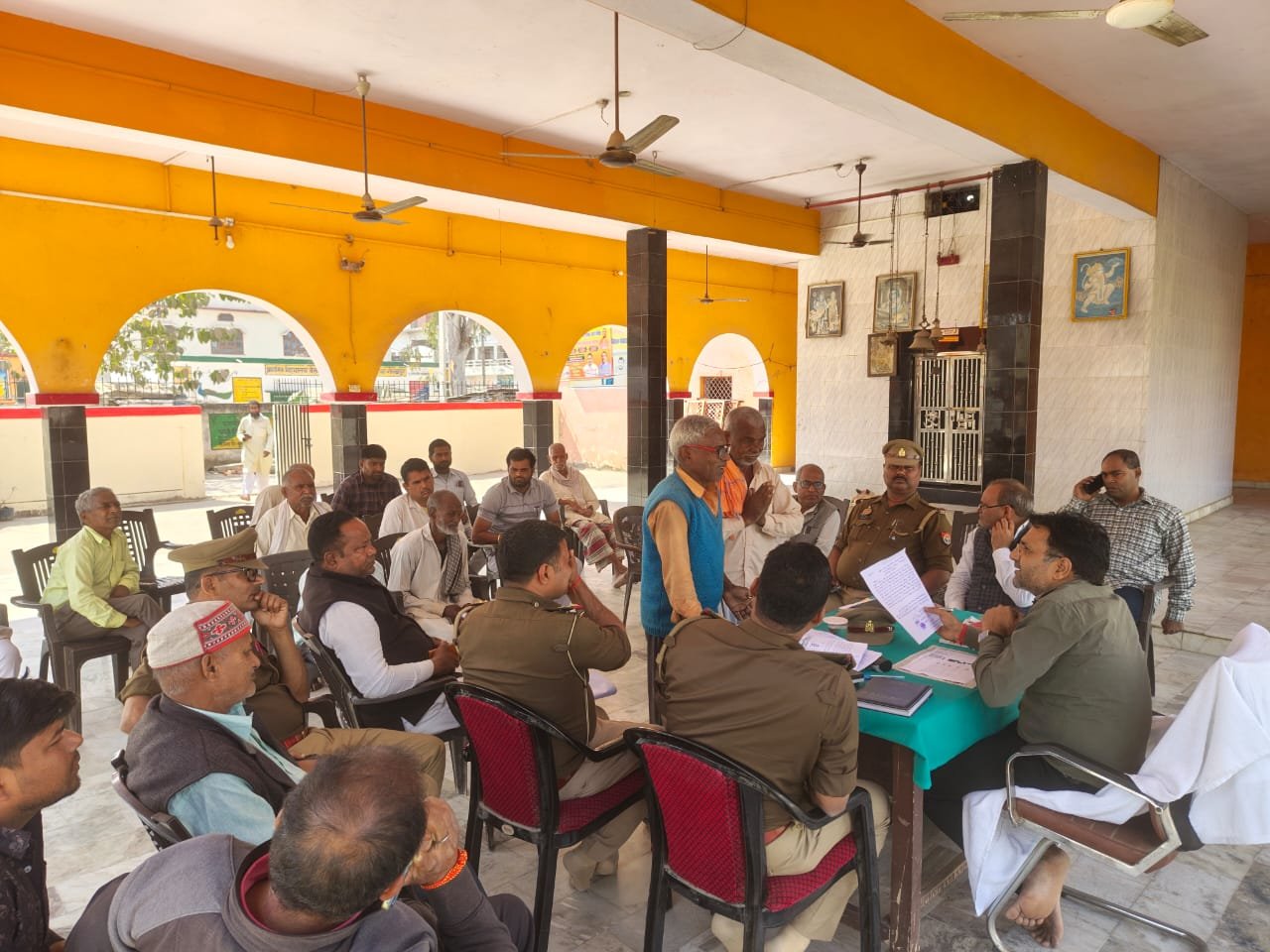 न्याय की चौखट पर त्वरित समाधान: बेलघाट थाने पर ‘समाधान दिवस’ में उमड़े फरियादी; उप जिलाधिकारी ने दो मामलों का मौके पर किया निपटारा, शेष के लिए टीम गठित