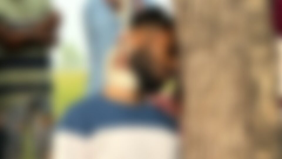 सनसनीखेज: कुशीनगर के सिवान में शीशम के पेड़ से लटका मिला विवेक का शव, ‘चौरी-चौरा युवक संदिग्ध मौत’ से सीमावर्ती इलाकों में दहशत