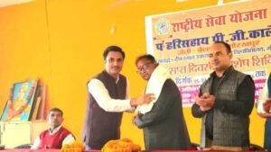 युवा ऊर्जा से राष्ट्र निर्माण का संकल्प: बेलघाट के ‘पंडित हरि सहाय पी.जी. कॉलेज’ में ‘राष्ट्रीय सेवा योजना’ शिविर का आगाज; सेवा और समर्पण की गूँज