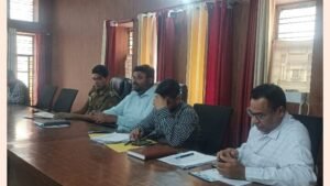 जनता की समस्याओं पर प्रशासनिक पहरा: ‘संपूर्ण समाधान दिवस’ में गूँजी फरियादियों की पीड़ा; एसडीएम गोला ने 69 शिकायतों को सुन त्वरित निस्तारण के दिए निर्देश