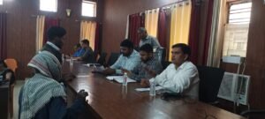 न्याय की चौखट: ‘संपूर्ण समाधान दिवस’ में गूँजी फरियादियों की आवाज़; एसडीएम गोला ने 54 शिकायतों को सुन त्वरित निस्तारण के दिए कड़े निर्देश