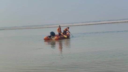 सरयू की लहरों में खो गया घर का चिराग: देवई पीपर में 14 वर्षीय अमन डूबा; दोस्तों की चुप्पी टूटी तो मचा हड़कंप, SDRF की तलाश जारी