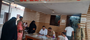 न्याय की चौखट: ‘थाना समाधान दिवस’ में गूँजी फरियादियों की आवाज़; गोला में जमीनी विवादों का बोलबाला, सार्वजनिक मार्ग अवरुद्ध करने पर प्रधान प्रतिनिधि ने दर्ज कराई शिकायत