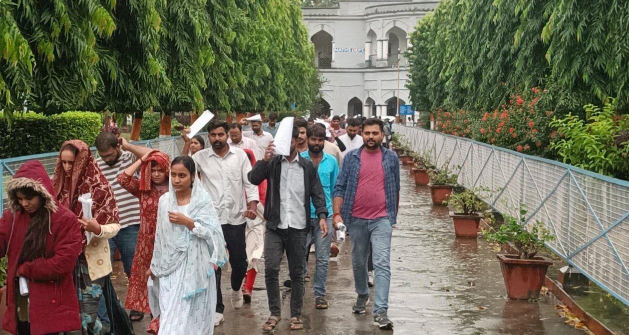 Gorakhpur PET Exam 2026: दूसरे दिन 14,246 अभ्यर्थियों ने छोड़ी परीक्षा, 32,170 हुए शामिल